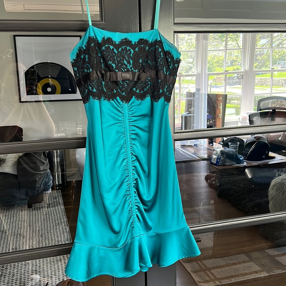 BCBG MAXAZRIA dress size 6 in turquoise with black lace